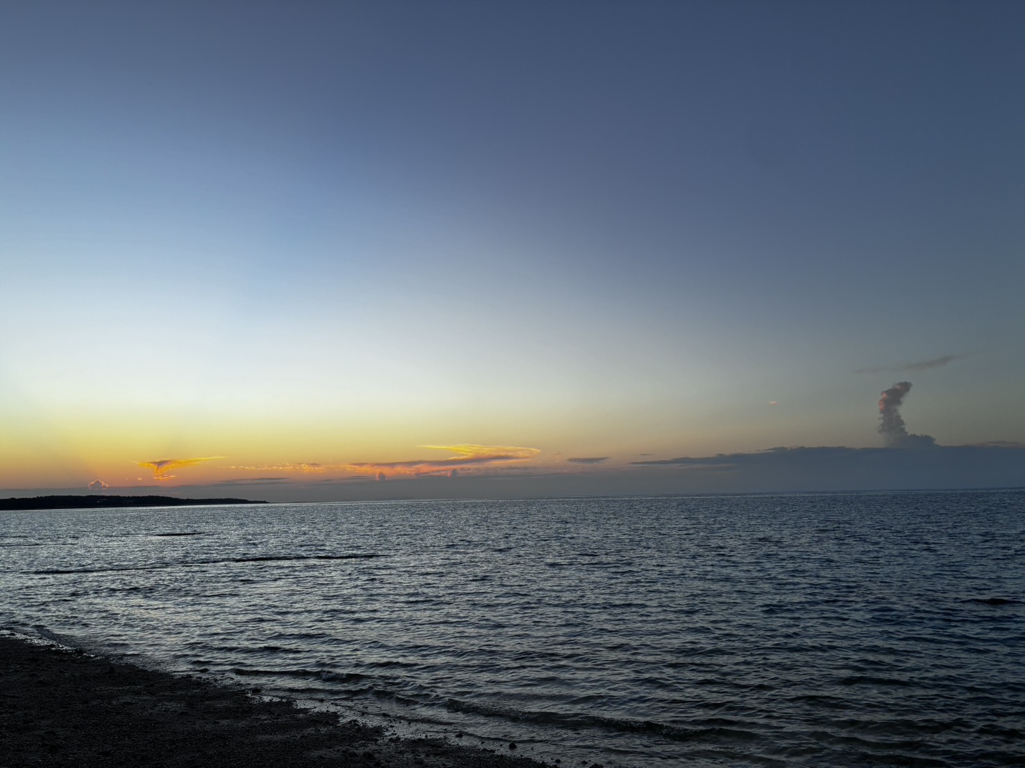 朝の海の景色